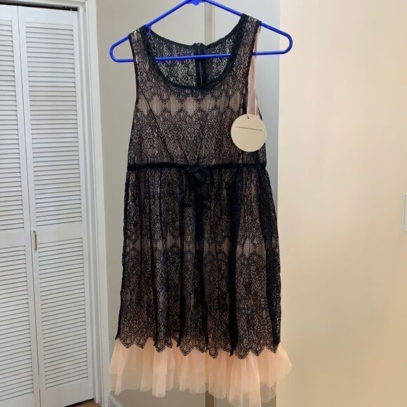 Black Sheep Dresses & Skirts - Elegant Navy and Cream Lace Dress